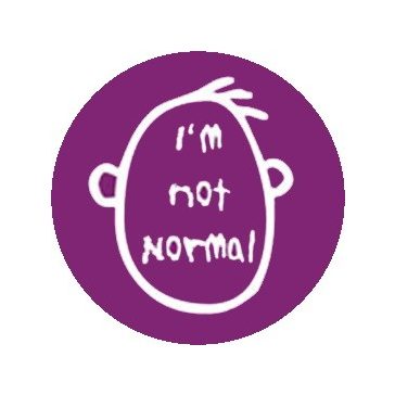 I'M NOT NORMAL (jelvény, 2,5 cm)