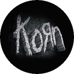 KORN: Stone Logo (jelvény, 2,5 cm)