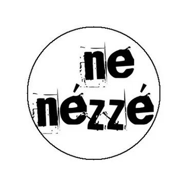 NE NÉZZÉ' (jelvény, 2,5 cm)