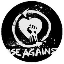 RISE AGAINST: Fist (jelvény, 2,5 cm)
