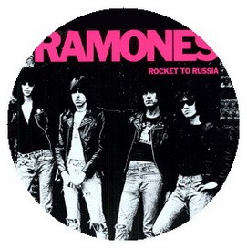 RAMONES: Rocket To Russia (jelvény, 2,5 cm)