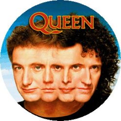 QUEEN: Faces (nagy jelvény, 3,7 cm)