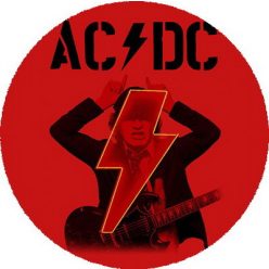 AC/DC: Angus Power Up (nagy jelvény, 3,7 cm) 